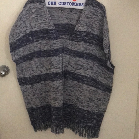 Two (2) Gap cotton sweaters - Picture 4 of 8